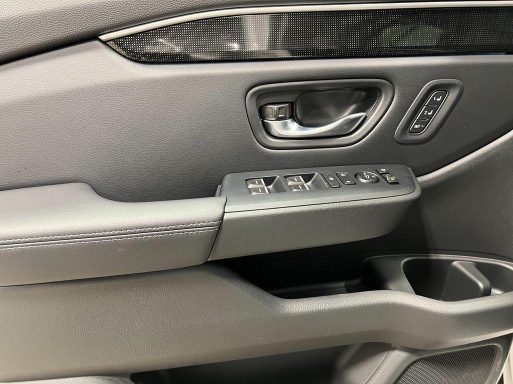 new 2025 Honda Pilot car, priced at $50,698