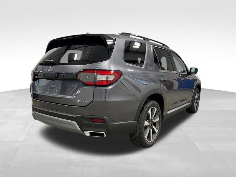 new 2025 Honda Pilot car, priced at $50,698