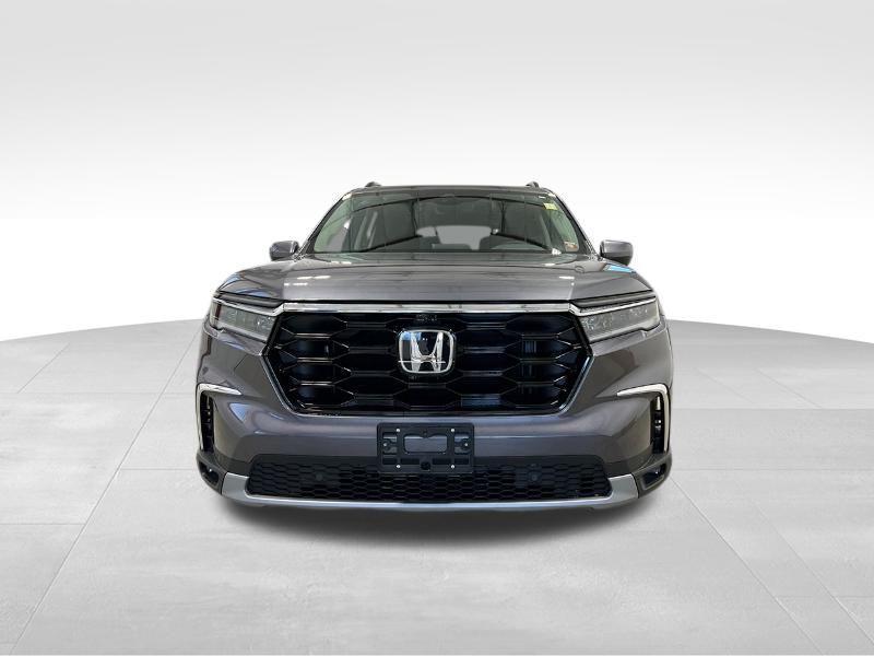new 2025 Honda Pilot car, priced at $50,698