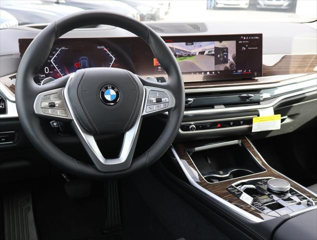 new 2025 BMW X7 car