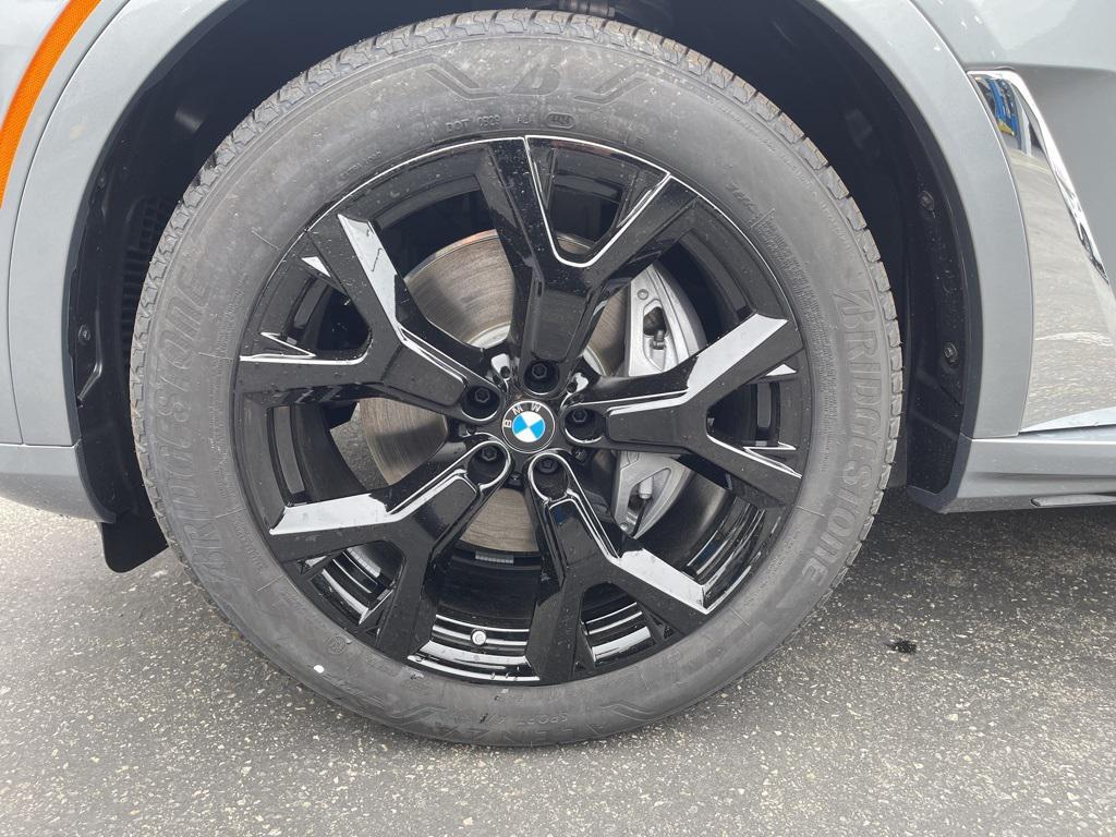 new 2025 BMW X7 car, priced at $90,610