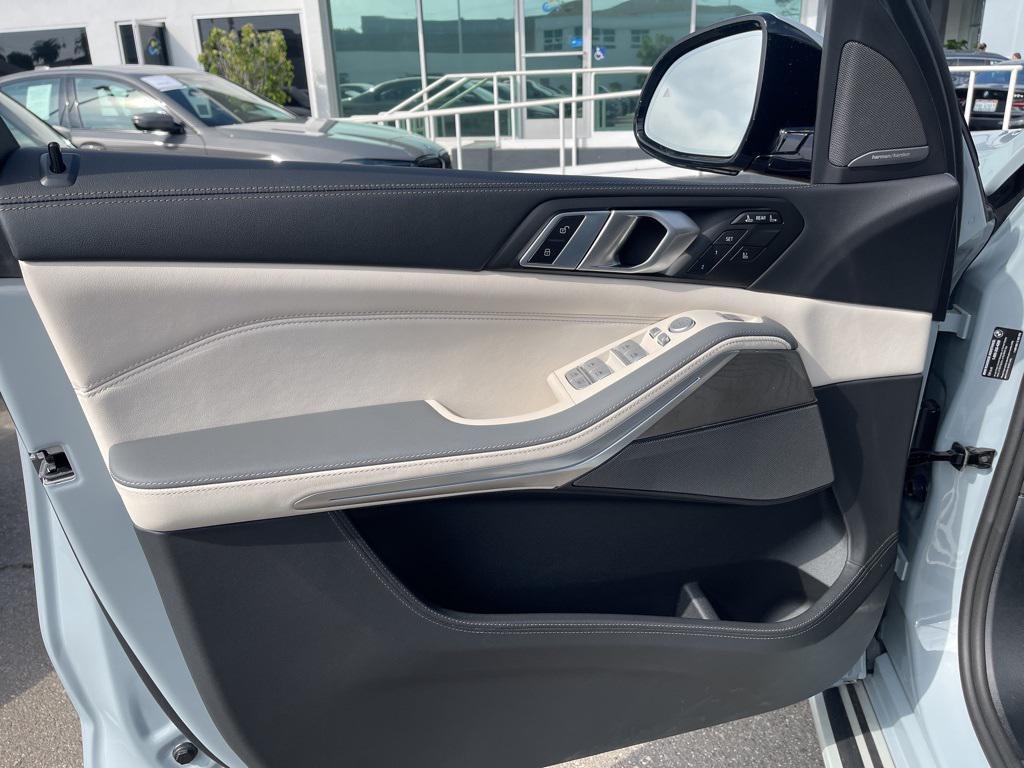 new 2025 BMW X7 car, priced at $106,800