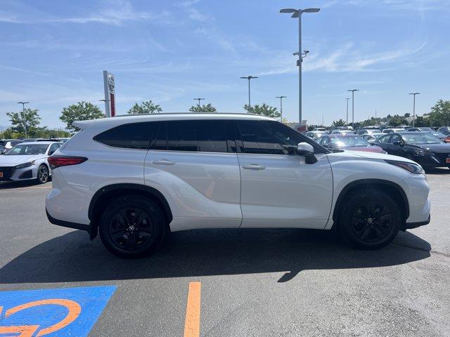 used 2022 Toyota Highlander car, priced at $37,685