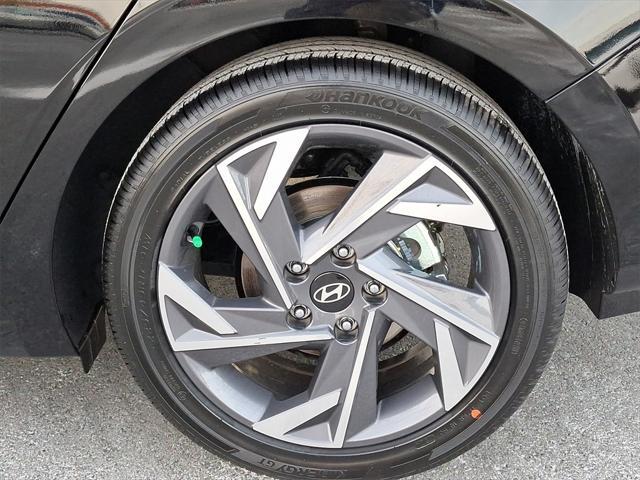 new 2025 Hyundai Elantra car, priced at $28,260