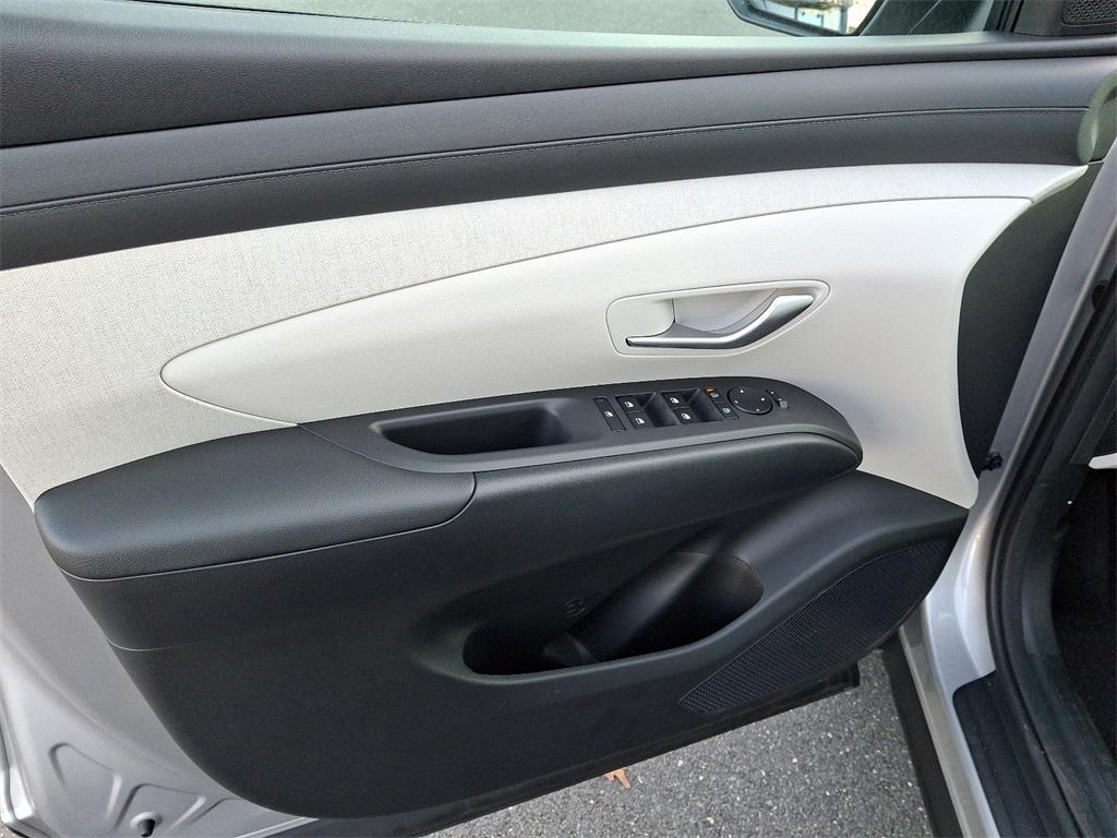 new 2025 Hyundai TUCSON Hybrid car, priced at $38,285