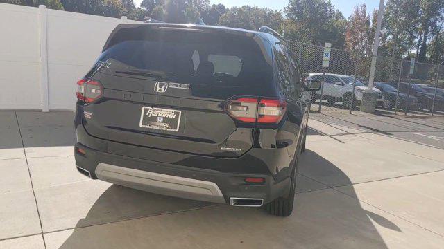 new 2025 Honda Pilot car, priced at $48,950