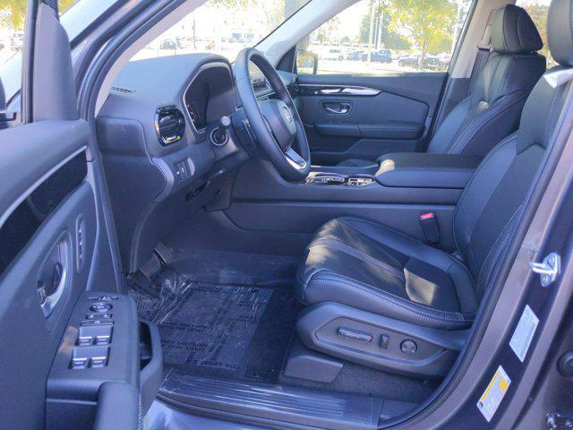 new 2025 Honda Pilot car, priced at $48,950