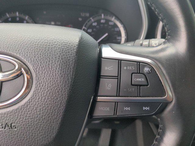 used 2021 Toyota Highlander car, priced at $27,995