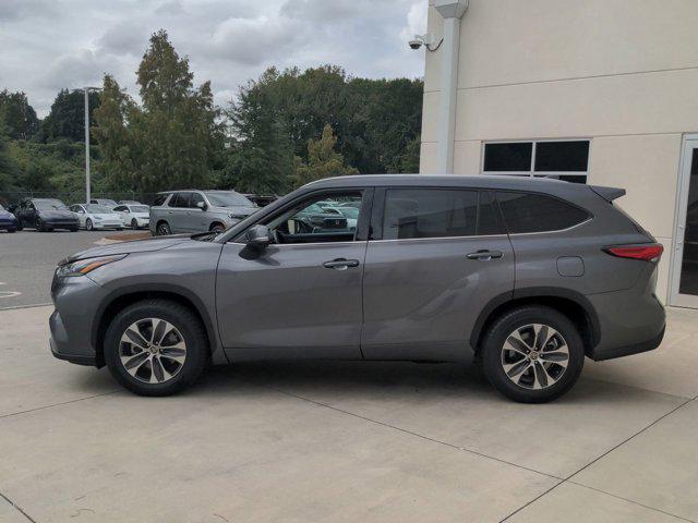 used 2021 Toyota Highlander car, priced at $27,995