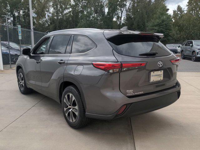 used 2021 Toyota Highlander car, priced at $27,995