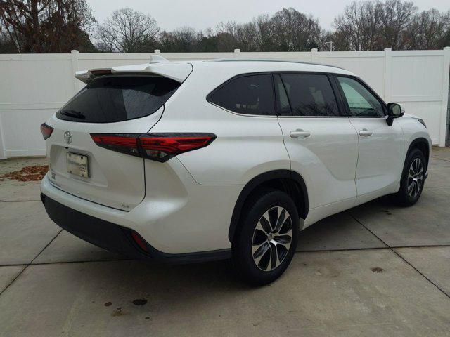 used 2022 Toyota Highlander car, priced at $36,495