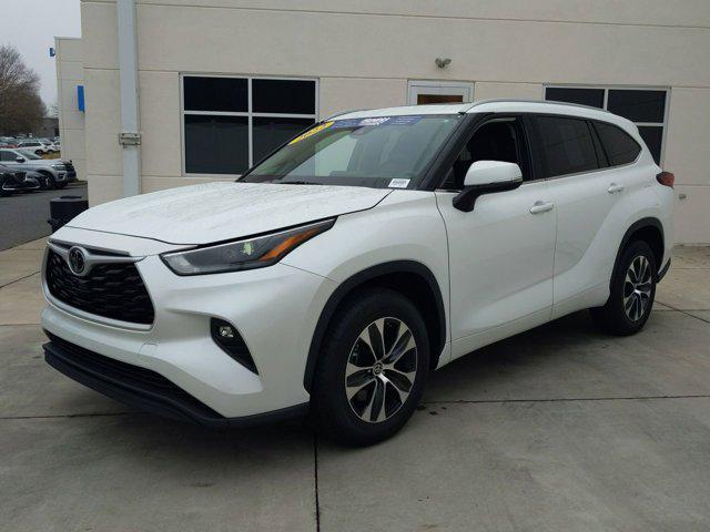 used 2022 Toyota Highlander car, priced at $36,495