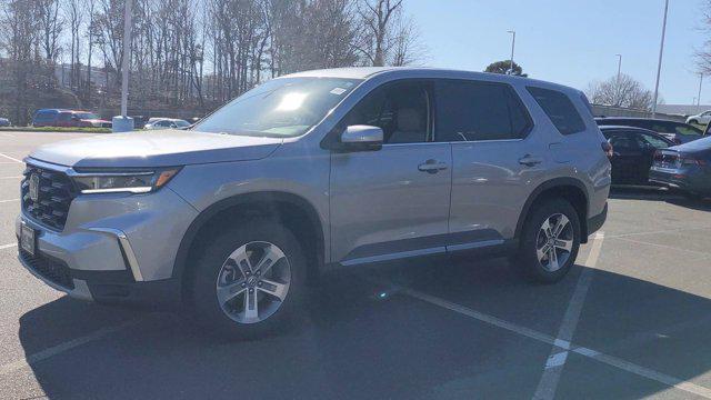 new 2025 Honda Pilot car, priced at $47,050