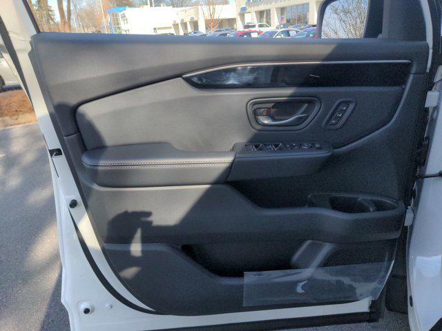new 2025 Honda Pilot car, priced at $45,405