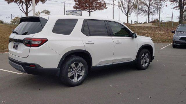 new 2025 Honda Pilot car, priced at $45,350