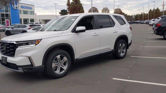 new 2025 Honda Pilot car, priced at $45,350