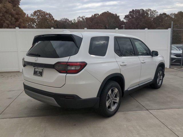 new 2025 Honda Pilot car, priced at $45,350