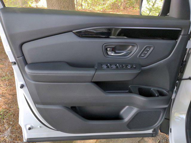 new 2025 Honda Pilot car, priced at $49,405