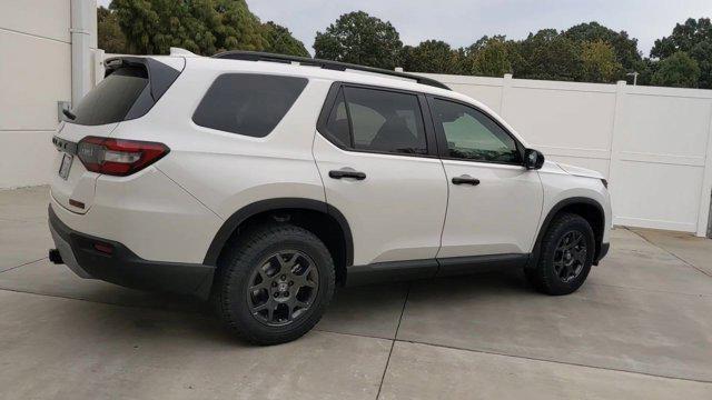 new 2025 Honda Pilot car, priced at $51,830