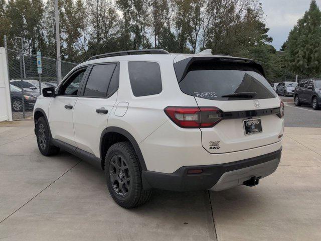 new 2025 Honda Pilot car, priced at $51,830