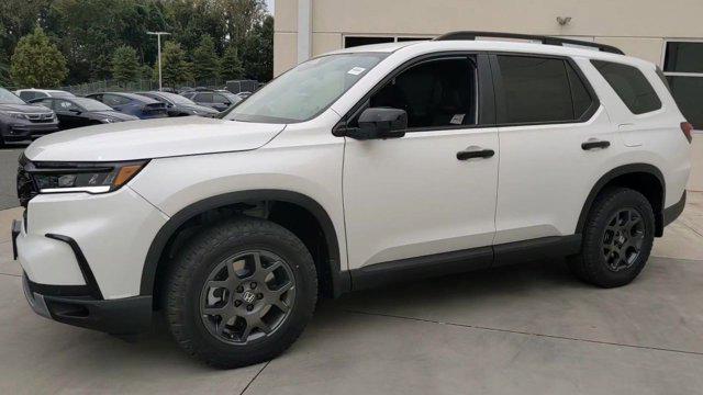 new 2025 Honda Pilot car, priced at $51,830