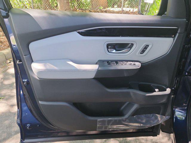 new 2025 Honda Pilot car, priced at $51,195