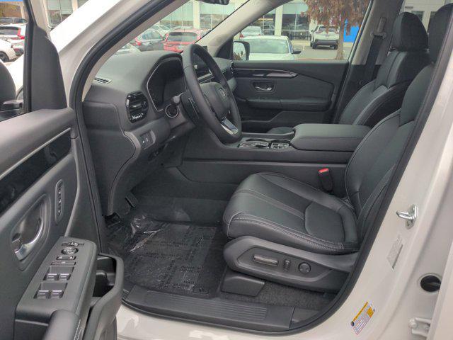 new 2025 Honda Pilot car, priced at $45,406