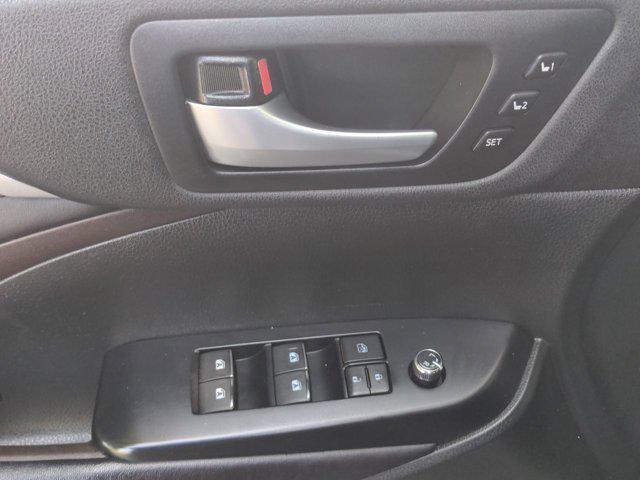 used 2016 Toyota Highlander car, priced at $22,995