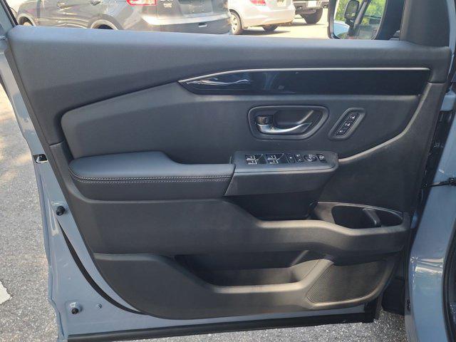 new 2025 Honda Pilot car, priced at $54,300