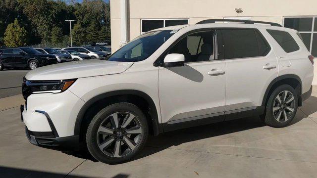 new 2025 Honda Pilot car, priced at $49,405