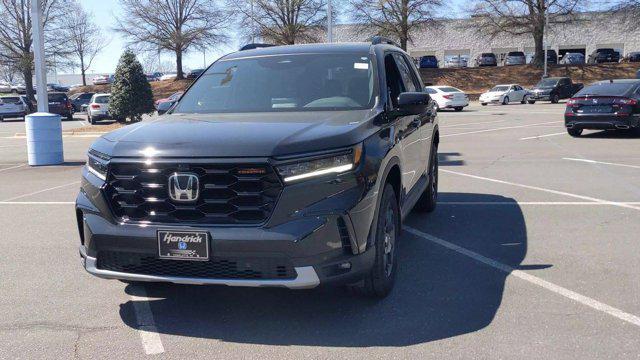 new 2025 Honda Pilot car, priced at $51,375