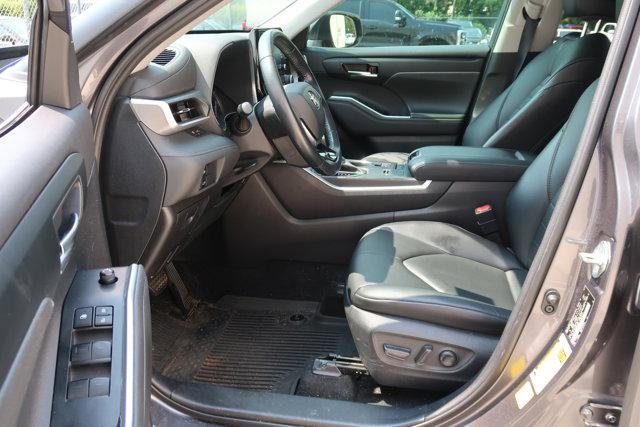 used 2021 Toyota Highlander car, priced at $29,995