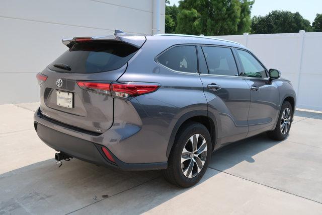 used 2021 Toyota Highlander car, priced at $29,995