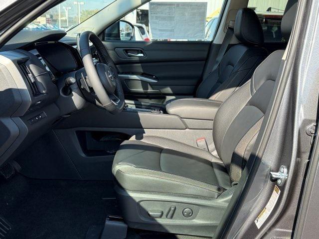 new 2025 Nissan Pathfinder car, priced at $45,572