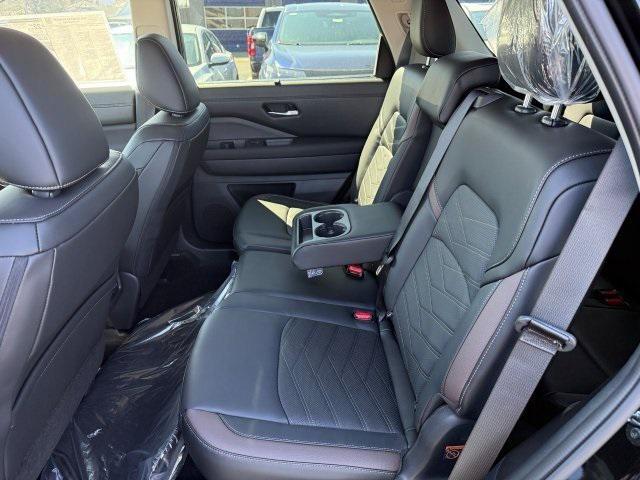 new 2025 Nissan Pathfinder car, priced at $48,973