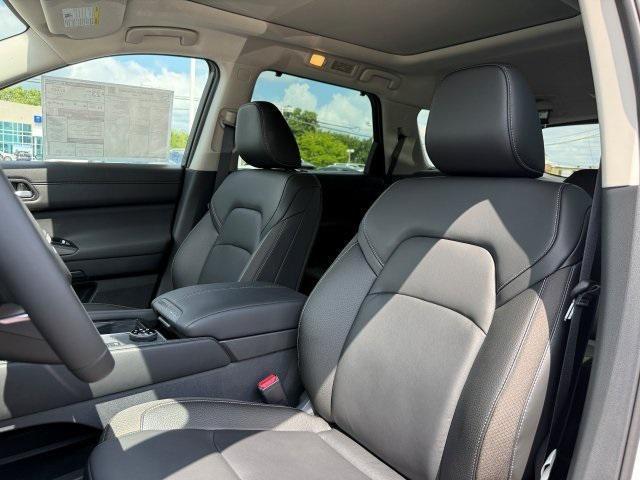 new 2025 Nissan Pathfinder car, priced at $45,723