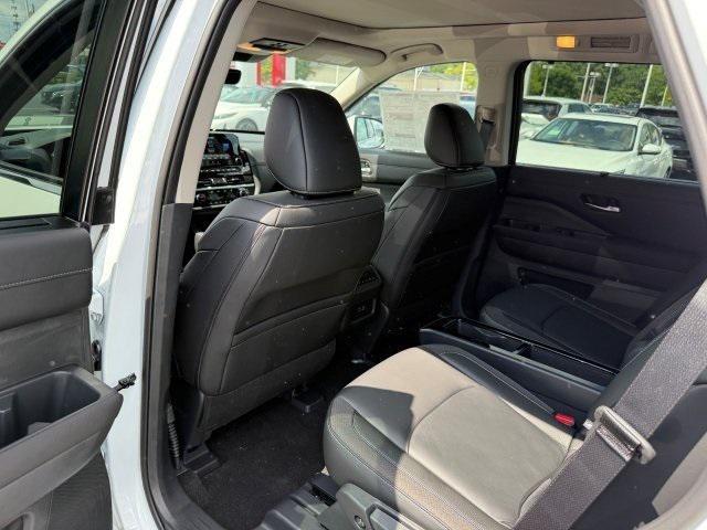 new 2025 Nissan Pathfinder car, priced at $45,723