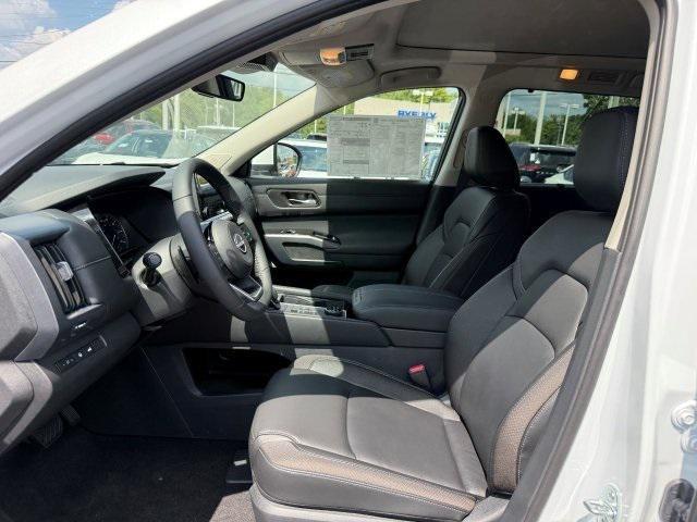 new 2025 Nissan Pathfinder car, priced at $45,723
