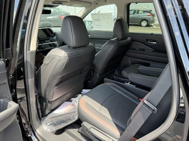 new 2025 Nissan Pathfinder car, priced at $49,889