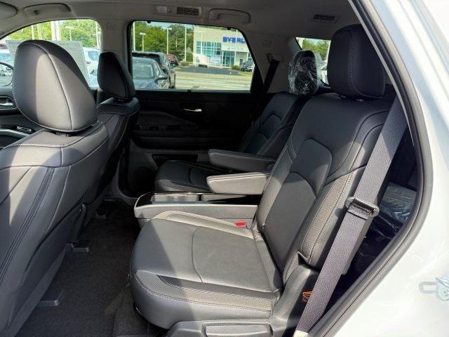 new 2025 Nissan Pathfinder car, priced at $47,325