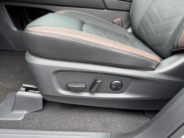 new 2025 Nissan Pathfinder car, priced at $50,252