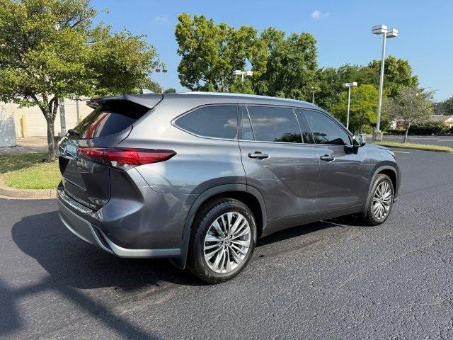 used 2020 Toyota Highlander car, priced at $32,999