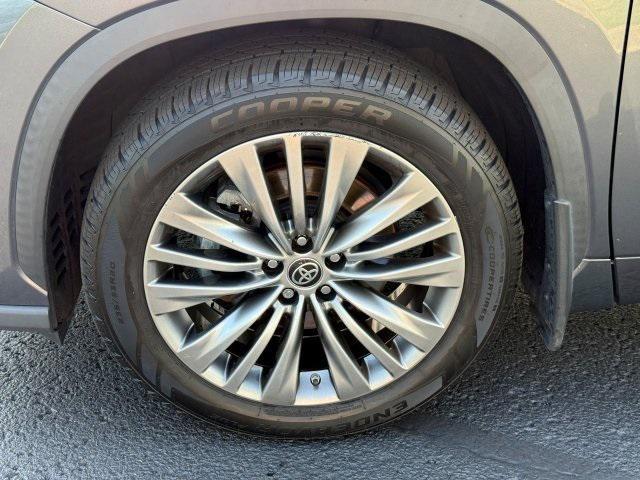 used 2020 Toyota Highlander car, priced at $32,999