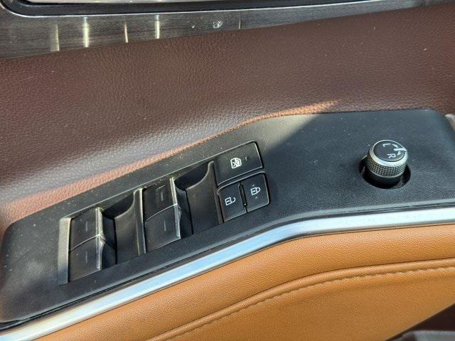 used 2020 Toyota Highlander car, priced at $32,999