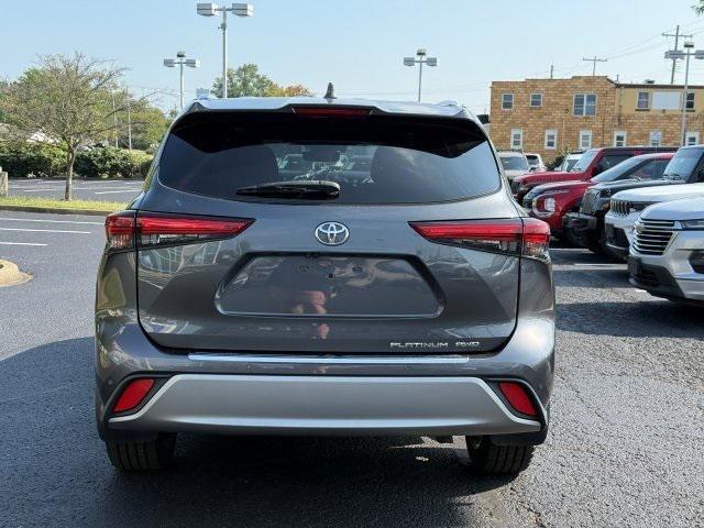used 2020 Toyota Highlander car, priced at $32,999