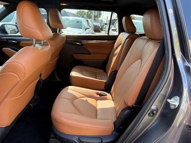 used 2020 Toyota Highlander car, priced at $32,999