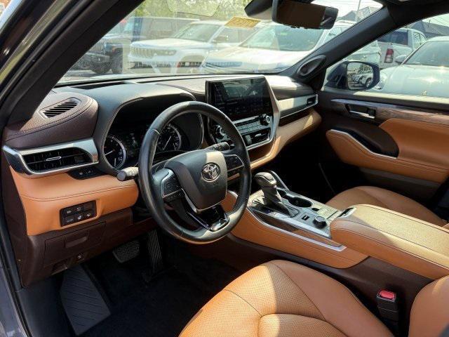 used 2020 Toyota Highlander car, priced at $32,999