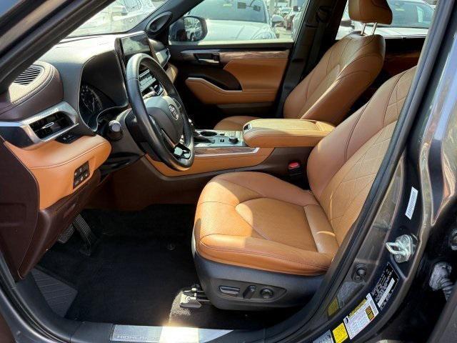 used 2020 Toyota Highlander car, priced at $32,999