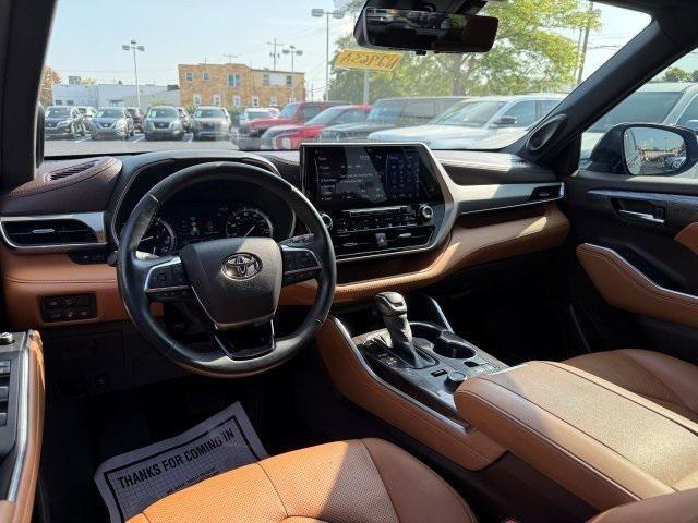 used 2020 Toyota Highlander car, priced at $32,999
