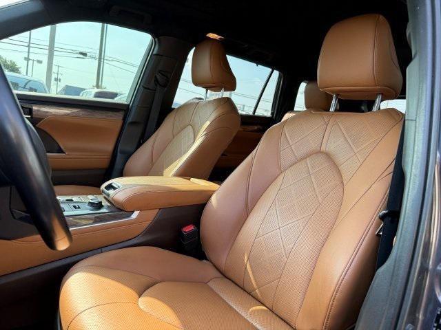 used 2020 Toyota Highlander car, priced at $32,999